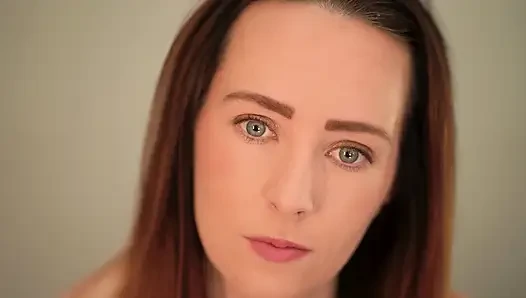 Yakın çekim sigara içme - seksi dudak ve duman azdırma