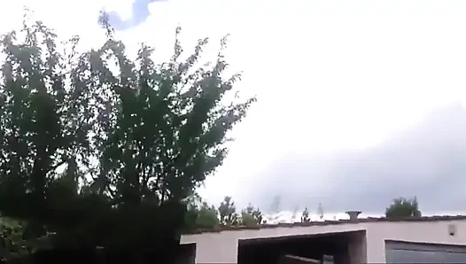 Arabamın koltuğuna ve üstüne işiyorum