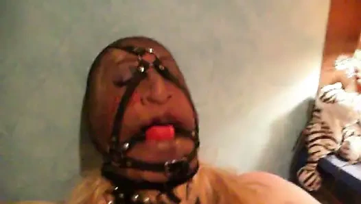 efendisi için acı içinde köle