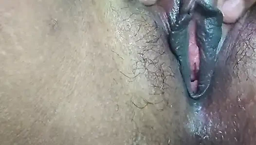 Seksi Hintli köylü kadın amcığını parmaklıyor