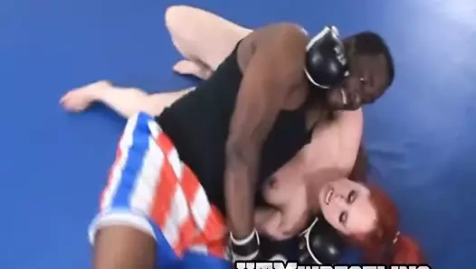 ırklararası mma karışık güreş vs andrea üstsüz