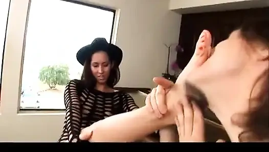 Isis Love'ın yalınayak gizli film akışı