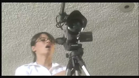 İki seksi biseksüel fahişe, tüm deliklerini lee stone'un devasa çubuğu tarafından yok ediliyor