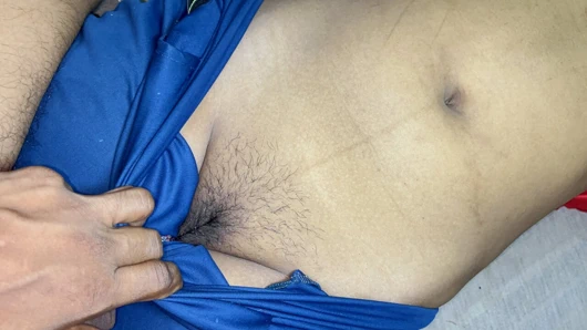 Sevimli yenge oğlan tarafından küçük amcık sikişi