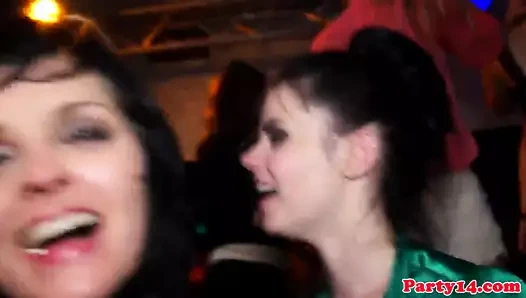 Dövmeli parti amatör öpüşme bebek at alem