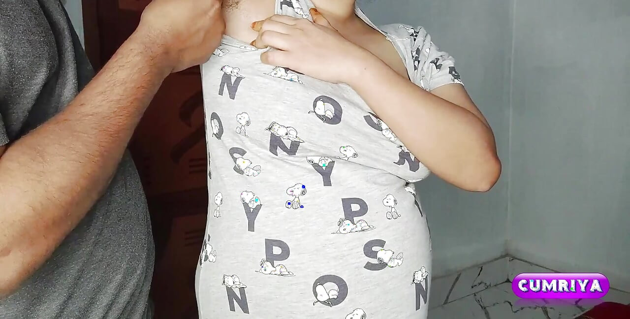 Kıllı koltuk altı cumriya'sını temizliyor