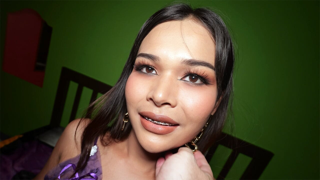 Süper sevimli Taylandlı femboy genç kız büyük götünü anal siktiriyor