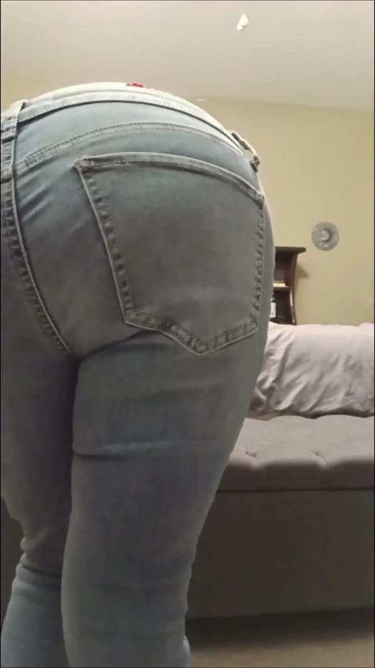 Jeans Slipping Down Exposing Pink Panties and Buttcrack