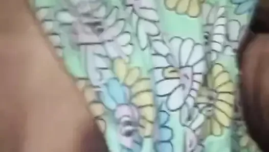 18+ üniversiteli kız büyük göğüsleri ve ıslak Sri Lankalı yerel ile ilk kez musterbate oluyor