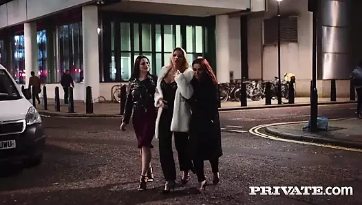 Jolee Love, başka bir nefes alıp üçlü seks