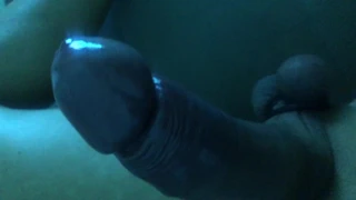 Horoz pompası ve meme ucu askılı topuklu ayakları enayiler