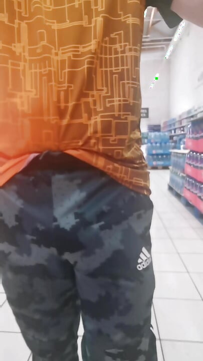 HIPERMARKETTE BÜYÜK YUMRU