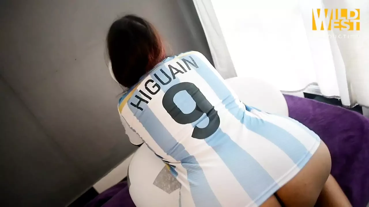 Arjantinli kız balonla sikişiyor