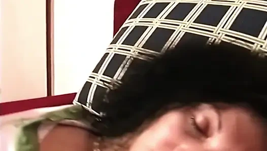 Возбужденная брюнетка сосет член и трет ее мокрую киску жестко