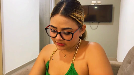 Kocam orada değil... Sana başka şekilde ödeme yapmamı ister misin?