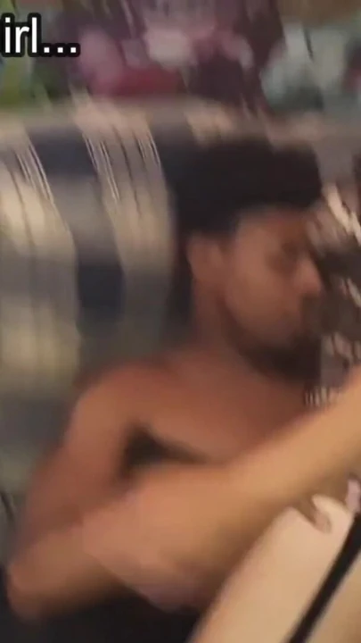 Захватывающий момент из "Большой черный член трахает мою жену, пока я смотрю"