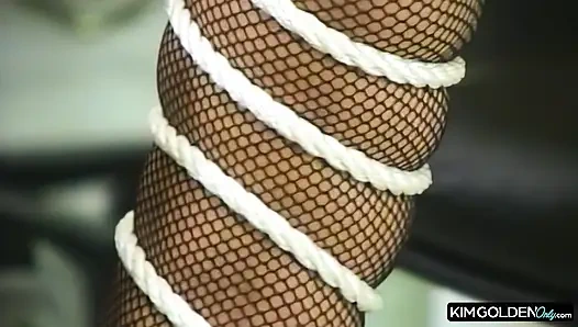 Sinnliche Seilbondage mit leidenschaftlichen Frauen