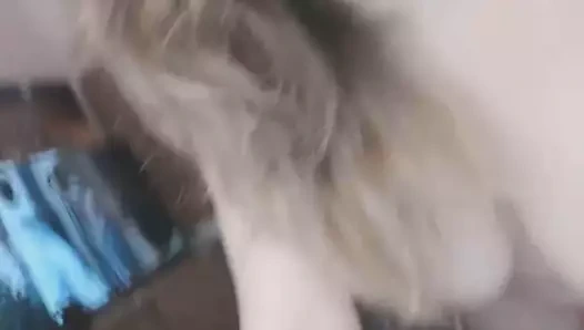 Sarışın busty milf gösterileri ona vücut web kamerası