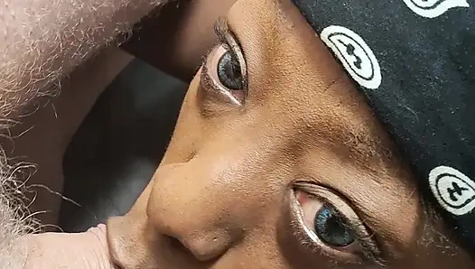 Little Blue Nasty izlenmeyi seviyor