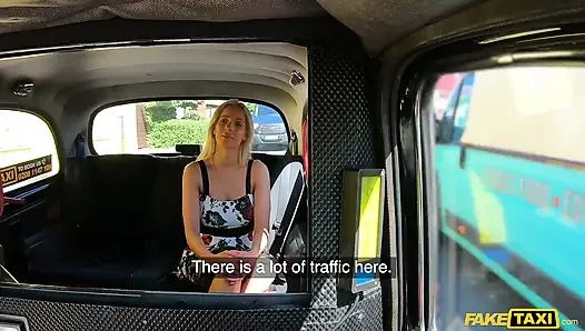 Fake taxi - emily bright o kadar güzel ve sıkı ki herkesi boşaltabilir