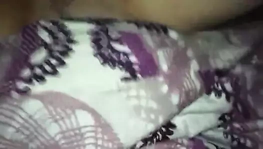 Karım işiyor iken ben onu beceriyorum