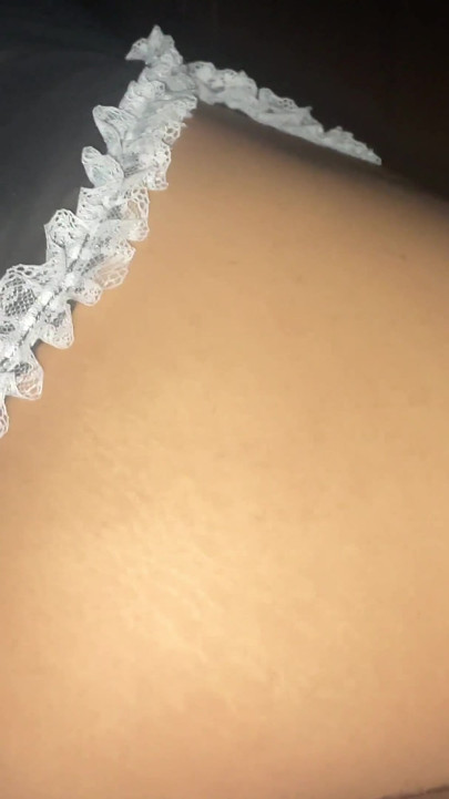Sıkı Asyalı amcık kremsi bir şekilde dölleniyor