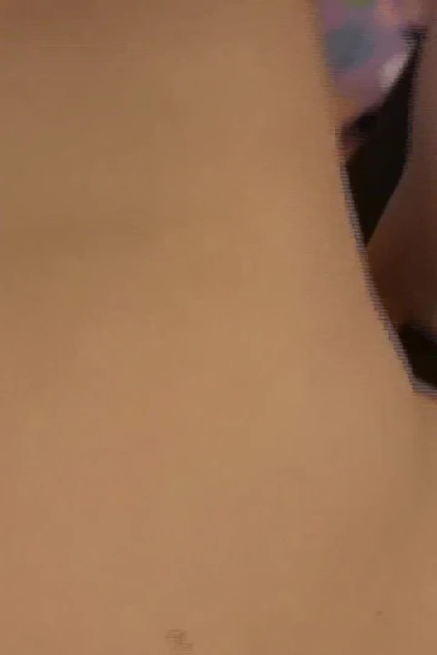Olgun Vixen'in titreyen rosebud sarkması azdırıyor