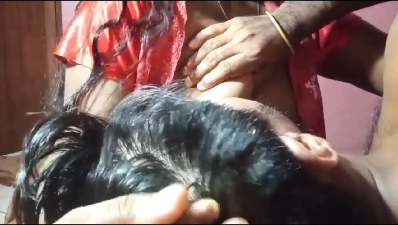 Desi-ehefrau fickt doggystyle