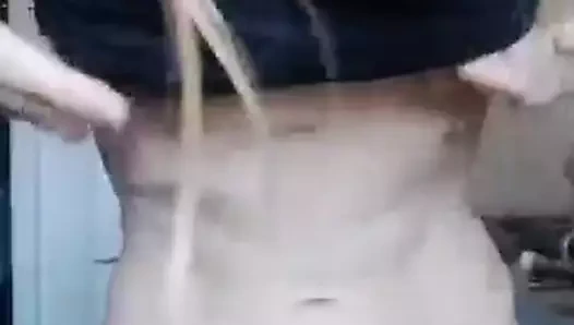 Cum içinde cam ile güzel kız