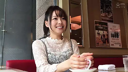 M420G08 İç çamaşırı modelinin video çekimini kabul eden tıbbi işler yapan ciddi bir kız