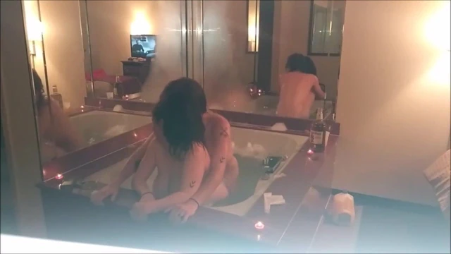 Banyo küvetinde seks atlanta