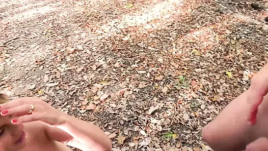 Sarışın, azgın MILF Sikişmek ve Vücuduna Sıçtırmak İstiyor