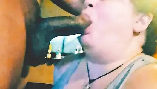 Üvey anne her zaman bir şey aramak için bodruma boşalıyor