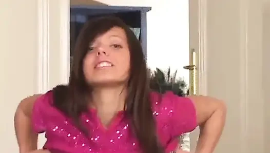 Tina mastürbasyon yapıyor