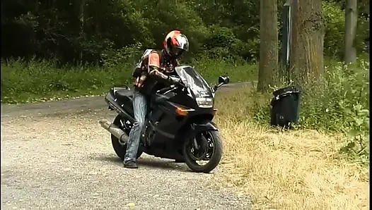 Büyük Doğal Göğüslü İnanılmaz Ateşli Genç Kız