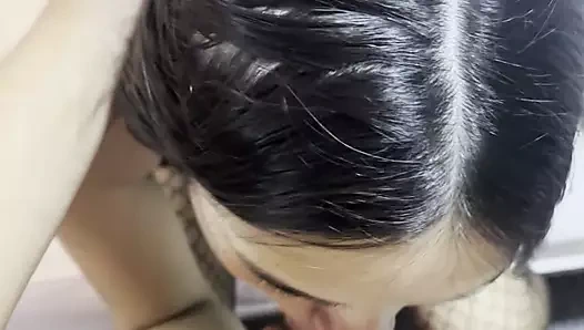 Alice ona çok güzel bir sakso çekiyor, bu yüzden o da ona güzel bir sakso çekiyor