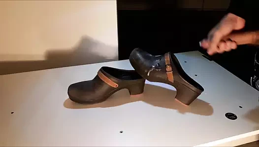 katır giyerken takunya üzerinde Cumming