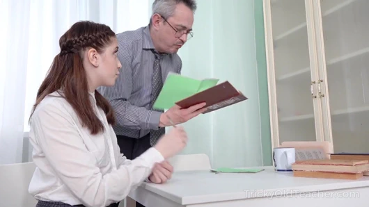 Zor yaşlı öğretmen - yaşlı öğretmen seksi öğrenci yapar