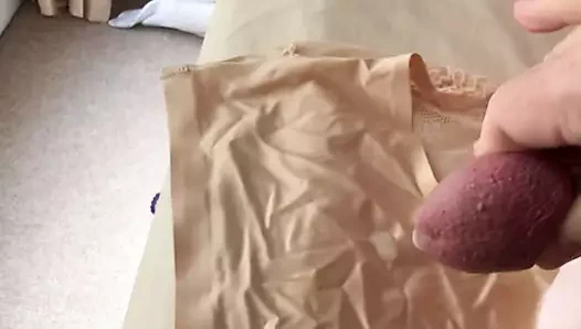 Güzel pembe papyon külot boşalması