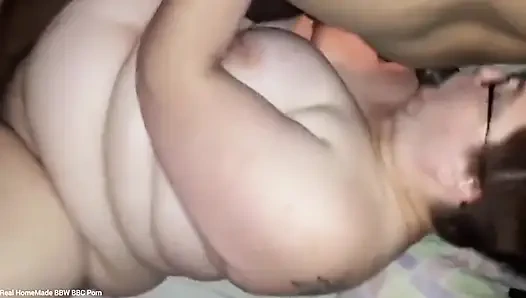 Polonyalı ssbbw yatağa bağlı sikimle sikişiyor ve dildo fışkırtarak orgazm oluyor