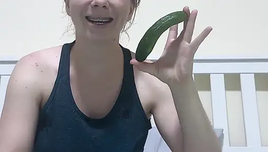 Küçük eğri salatalık beni tatmin ediyor