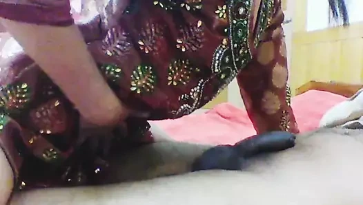 Üvey kız kardeşin yardıma, yarağa ve boşalmaya ihtiyacı var