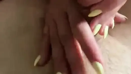 Orta yaşlı seksi kadın yarağımla mastürbasyon yapıyor
