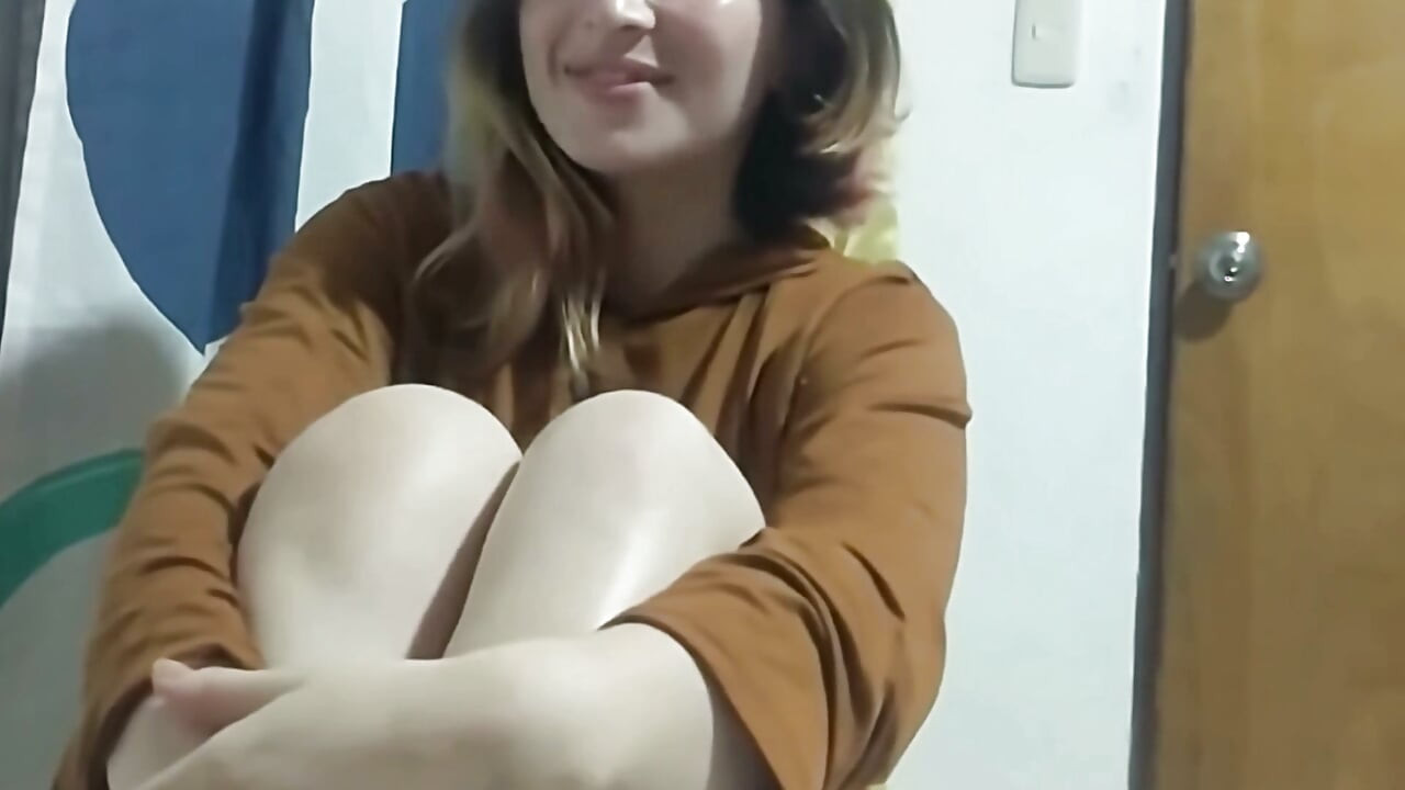 ÜVEY KARDEŞİM BENİ SAKLANIRKEN BULUYOR BÖLÜM4