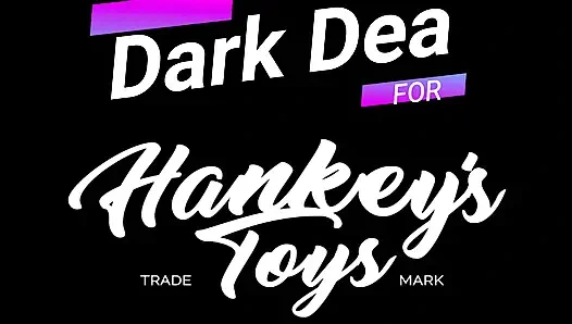 Sapık sürtük kraliçe "dark dea" kadınlığını inceliyor ve kıllı amını devler goliath ve "mrhankey'stoys"un kiracı xxl ile genişletiyor