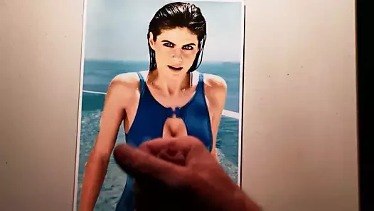 Alexandra Daddario boşalıyor 5