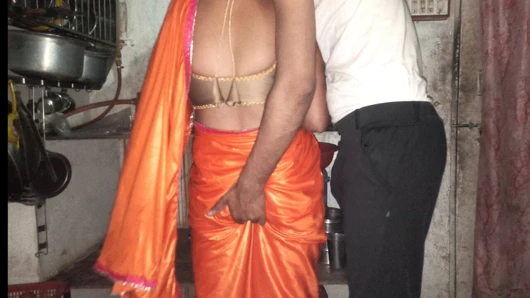 Üvey anne mutfakta sert sikiliyor.