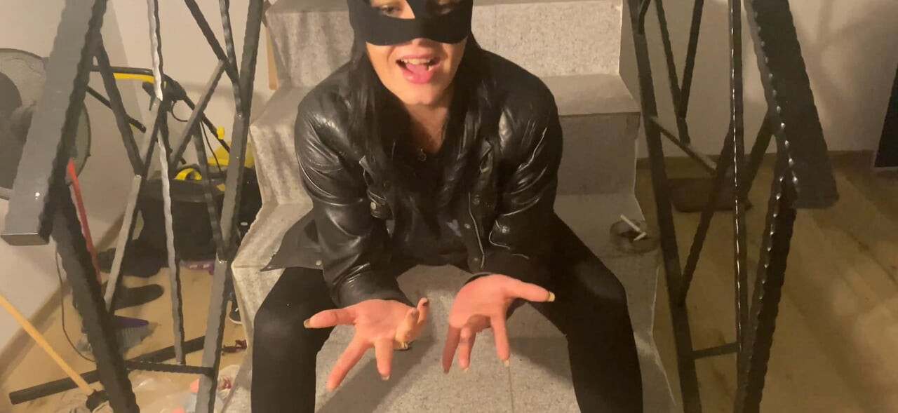 Orta yaşlı seksi kadıncalla'nın maceraları bölüm 18 Batman's Bitch uzun versiyon döndürüyor
