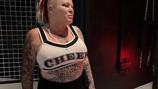 Shes Onun aklını temizliyor