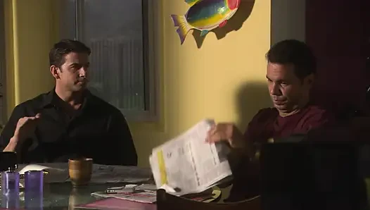 Sevimli kızıl saçlı harika seks seansının ardından amına krem alıyor